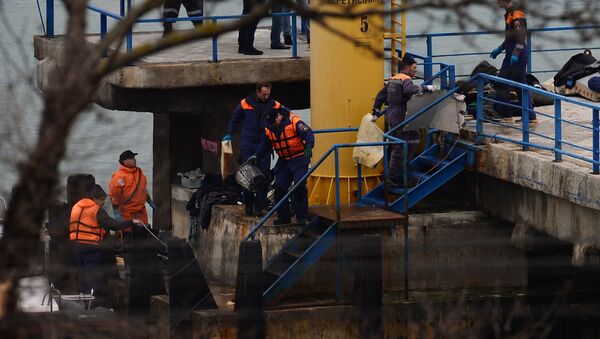 La operación de rescate en el lugar del siniestro del avión Tu-154 en Sochi - Sputnik Mundo