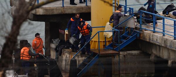 La operación de rescate en el lugar del siniestro del avión Tu-154 en Sochi - Sputnik Mundo