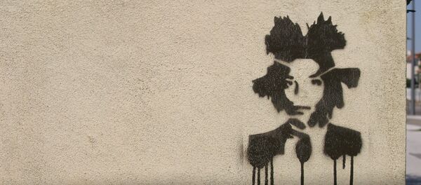 Un grafiti con el retrato de Basquiat Un grafiti con el retrato de Basquiat - Sputnik Mundo