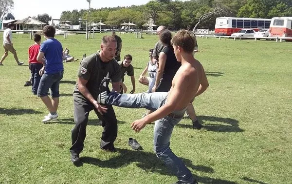 Personas practican systema en Argentina - Sputnik Mundo
