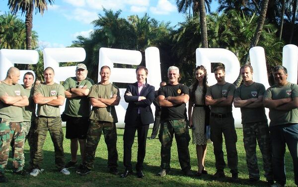 Aficionados al systema argentinos junto a Vladimir Mendinsky, ministro de Cultura de Rusia - Sputnik Mundo