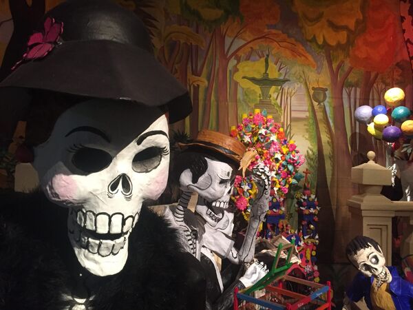 La exposición Ofrenda de Muertos en el Museo Dolores Olmedo - Sputnik Mundo