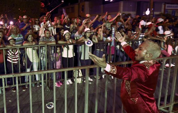 El desfile Salsódromo arrasa en Colombia - Sputnik Mundo