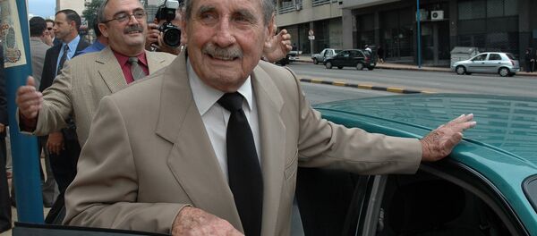 Lieutenant general (retired) Gregorio Alvarez, dictator between 1979-1985 during Uruguay's military regime (1973-1985), leaves the Military Center after a ceremony held to commemorate the Day of the Fallen in the Fight Against the Guerrilla in Montevideo, 14 April, 2007. Alvarez will testify next week in court in the case that investigates an illegal flight that in 1976 transported from Argentina to Uruguay a group of political prisoners who are still disappeared. - Sputnik Mundo