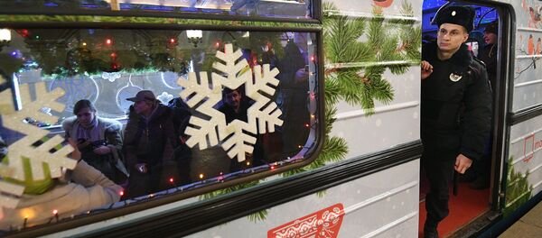 Un policía en el metro de Moscú - Sputnik Mundo