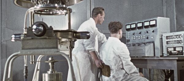 Científicos soviéticos (ilustración) - Sputnik Mundo