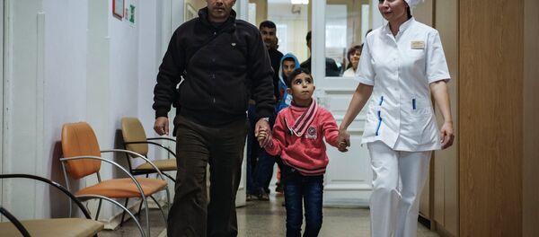 Un niño sirio en el hospital de San Petersburgo Un niño sirio en el hospital de San Petersburgo - Sputnik Mundo