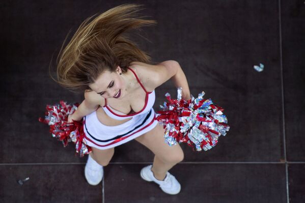 'Cheerleaders' del club Avangard: belleza, encanto y trucos vertiginosos - Sputnik Mundo