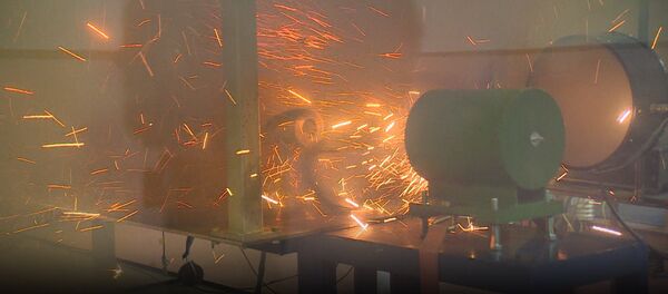 Científicos rusos prueban con éxito el futurista cañón de riel electromagnético Científicos rusos prueban con éxito el futurista cañón de riel electromagnético - Sputnik Mundo