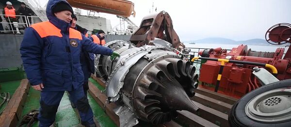 Los fragmentos del Tu-154 siniestrado en el mar Negro - Sputnik Mundo
