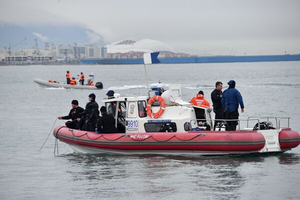 Los fragmentos del Tu-154 siniestrado en el mar Negro - Sputnik Mundo