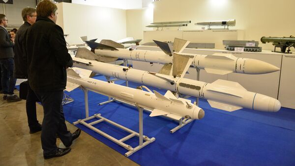 Exposición de armas en Kiev - Sputnik Mundo