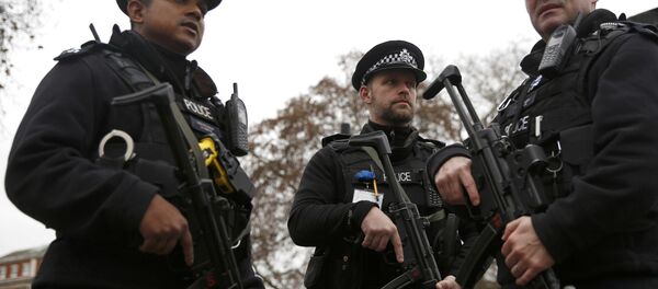 Policías armados en Londres (Archivo) - Sputnik Mundo