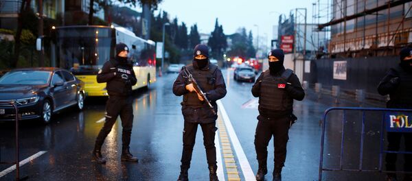 Police secure the area near an Istanbul nightclub, following a gun attack, in Turkey, January 1, 2017. - Sputnik Mundo