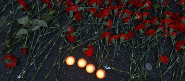 Flores en homenaje a las víctimas de atentado en Estambul - Sputnik Mundo