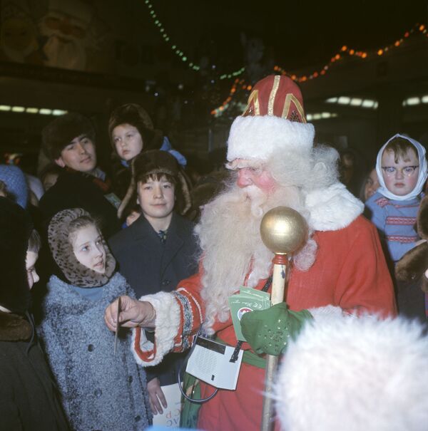 ¡Feliz año nuevo camaradas! Así se celebraba el Fin de Año en los tiempos de la URSS - Sputnik Mundo