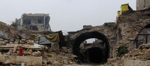 A general view shows damage on the entrance to al-Zarab souk in the Old city of Aleppo, Syria December - Sputnik Mundo