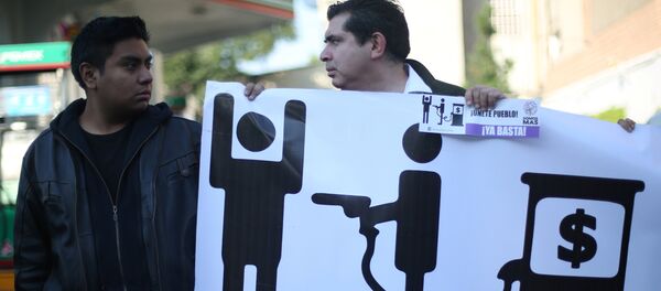 Protestas en México contra la subida del precio de gasolina - Sputnik Mundo