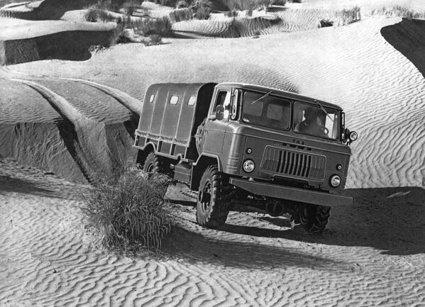 Carruajes y vehículos anfibios: GAZ, 85 años de historia de la automoción rusa - Sputnik Mundo