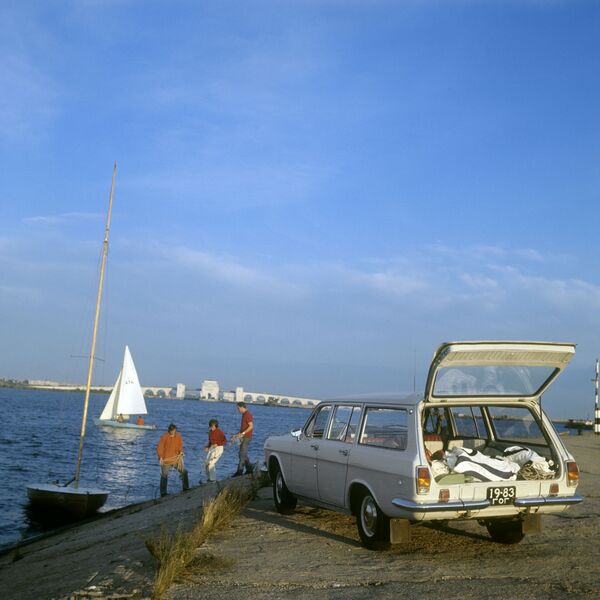 Carruajes y vehículos anfibios: GAZ, 85 años de historia de la automoción rusa - Sputnik Mundo