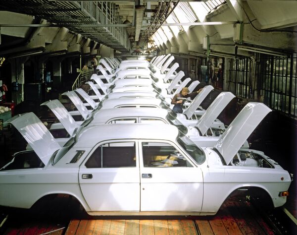 Carruajes y vehículos anfibios: GAZ, 85 años de historia de la automoción rusa - Sputnik Mundo