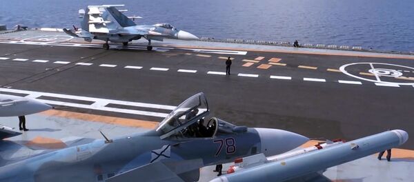 Cómo operan las aeronaves de combate rusas del portaviones Almirante Kuznetsov - Sputnik Mundo