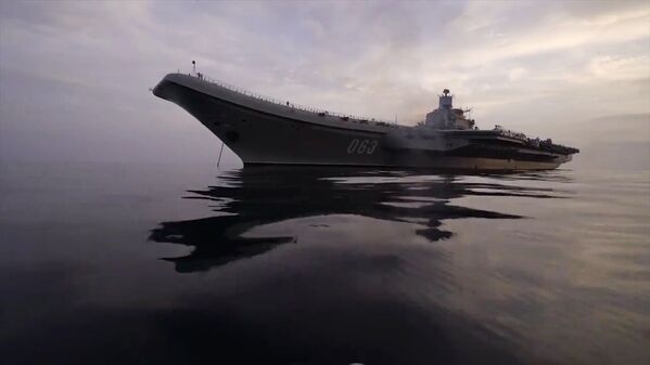 Cómo operan las aeronaves de combate rusas del portaviones Almirante Kuznetsov - Sputnik Mundo