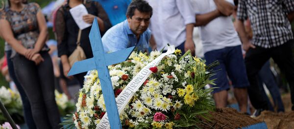 Funeral de las víctimas de la matanza en la cárcel de Manaos - Sputnik Mundo