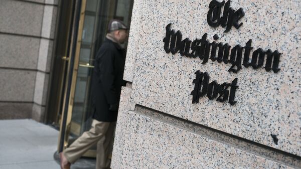 A man walks into the Washington Post's new building March 3, 2016 in Washington, DC - Sputnik Mundo