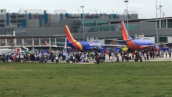 Evacuación del aeropuerto Fort Lauderdale-Hollywood en Florida tras el tiroteo - Sputnik Mundo