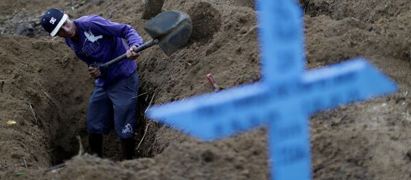 Las tumbas para las víctimas de un motín en la cárcel en Manaos - Sputnik Mundo