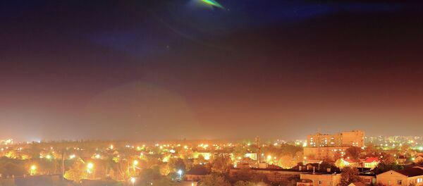 A UFO over a town - Sputnik Mundo