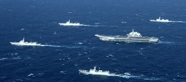 China's Liaoning aircraft carrier with accompanying fleet conducts a drill in an area of South China Sea - Sputnik Mundo