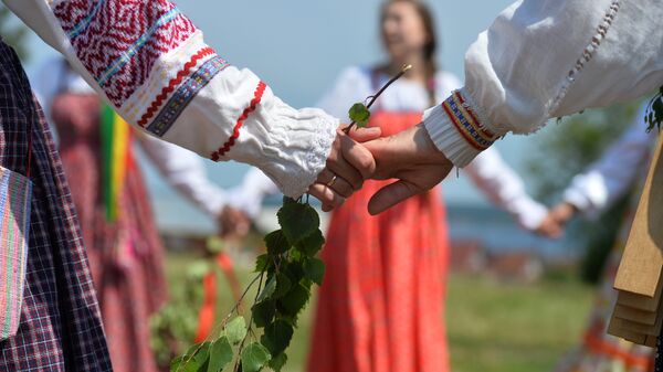 Las mujeres en los trajes tradicionales (imagen referencial) - Sputnik Mundo