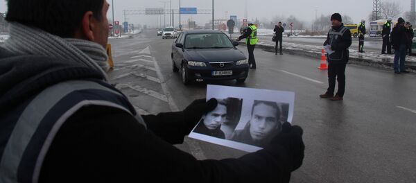 Agente de policía turca con imagen del atacante del club Reina en Estambul - Sputnik Mundo