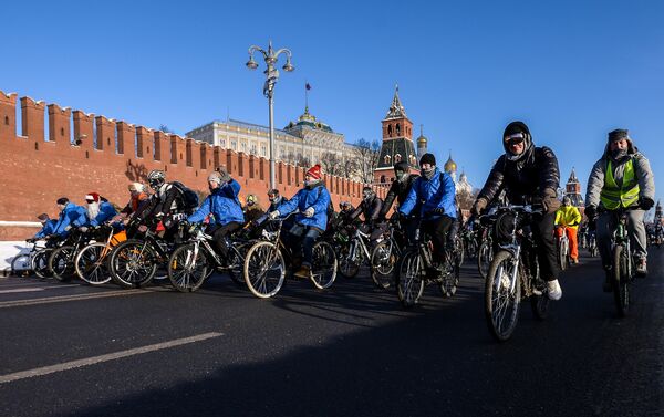 El II desfile ciclista de invierno de Moscú - Sputnik Mundo