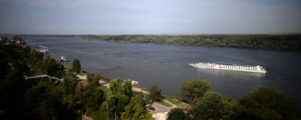 An excursion boat passing the port of Rousse on the river Danube - Sputnik Mundo