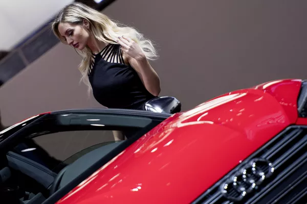 Salón del Automóvil de Detroit: belleza y sensualidad sobre cuatro ruedas Salón del Automóvil de Detroit: belleza y sensualidad sobre cuatro ruedas - Sputnik Mundo