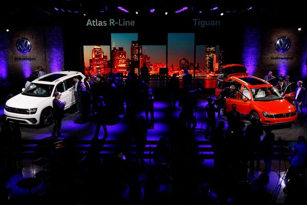 Salón del Automóvil de Detroit: belleza y sensualidad sobre cuatro ruedas - Sputnik Mundo