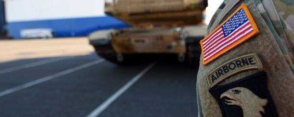 El traslado de la maquinaria bélica estadounidense a Europa del Este - Sputnik Mundo