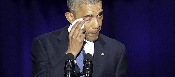 El adiós de Obama: abrazos y lágrimas durante el último discurso del presidente de EEUU - Sputnik Mundo