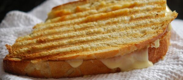 Sándwich tostado de queso - Sputnik Mundo