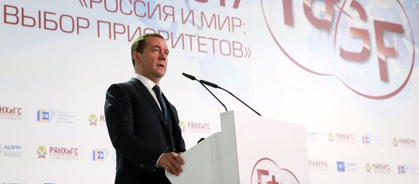 Dmitri Medvédev, el primer ministro ruso, en el Foro Gaidar - Sputnik Mundo