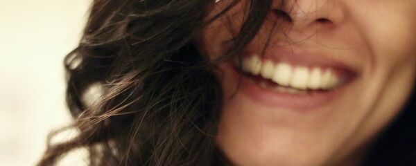 Sonrisa (imagen referencial) - Sputnik Mundo