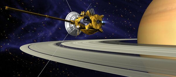 Concepción artística de la sonda Cassini en su maniobra de inserción en la órbita de Saturno - Sputnik Mundo