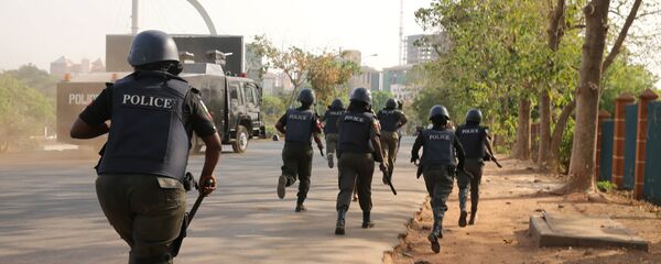 Police disrupt - Sputnik Mundo