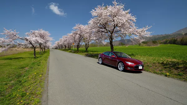 Tesla Model S - Sputnik Mundo