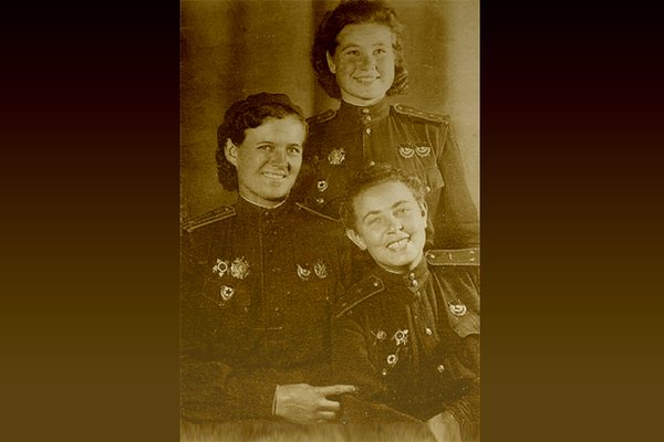 Yevdoquía Bershánskaya, María Smirnova y Polina Guelman Yevdoquía Bershánskaya, María Smirnova y Polina Guelman - Sputnik Mundo