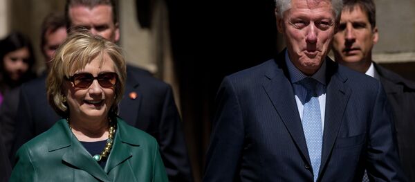Bill Clinton y Hillary Clinton - Sputnik Mundo