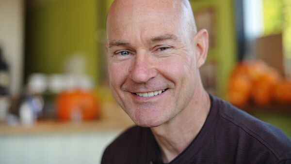 Un hombre calvo - Sputnik Mundo